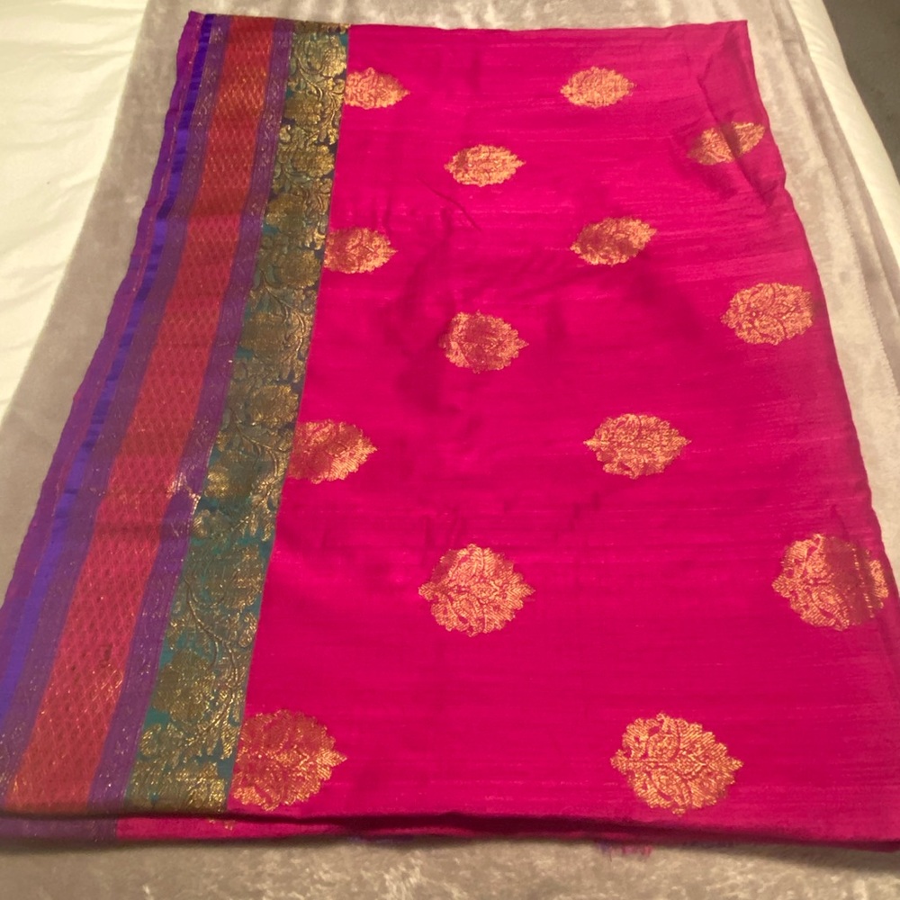 Beautiful Authentic Indian Sari (w/blouse piece)